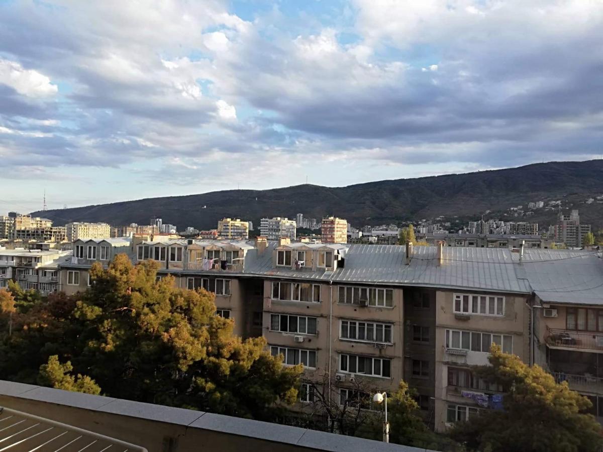Warm And Bright Apartment In Tbilisi On Saburtalo Экстерьер фото